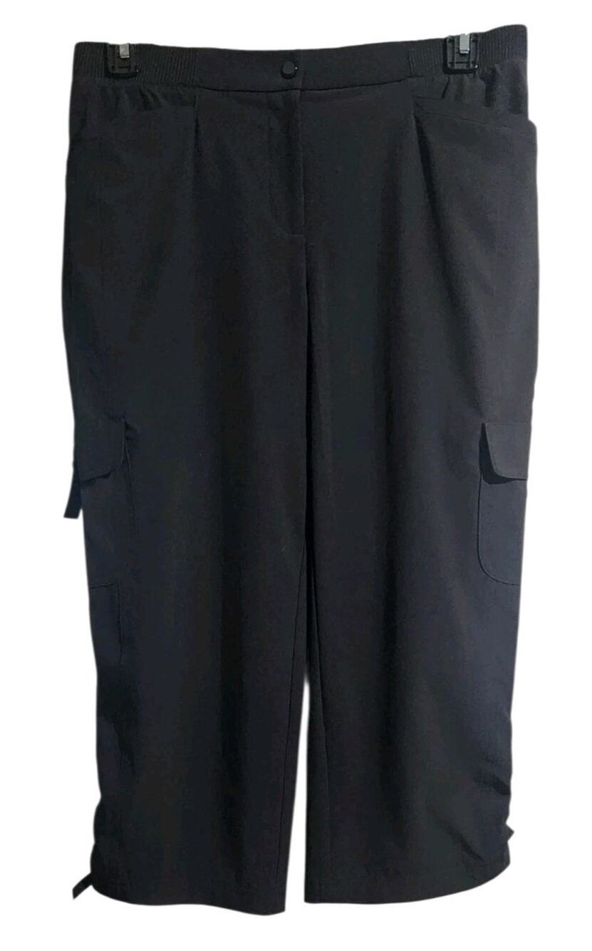 Chicos Zenergy Pants Womens 1 US M 8/10 Black Cargo Pockets Peddle Pusher Casual